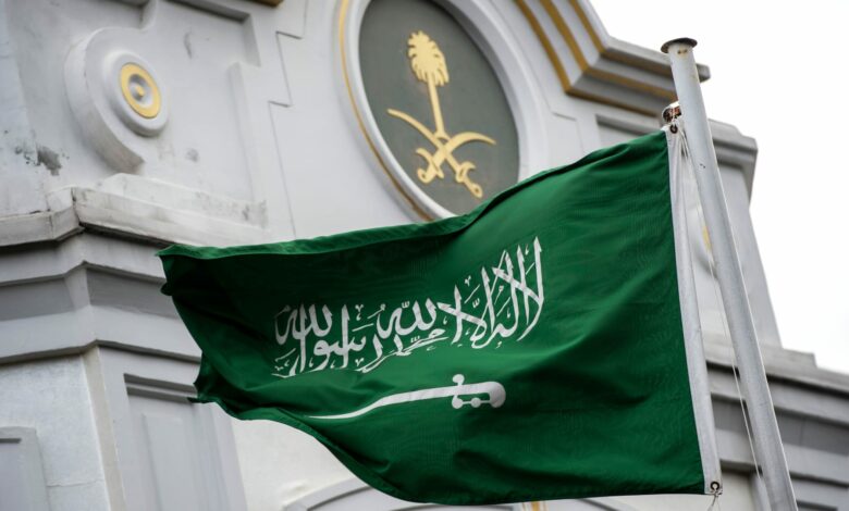 السعودية تدعو مواطنيا إلى مغادرة لبنان فوراً!