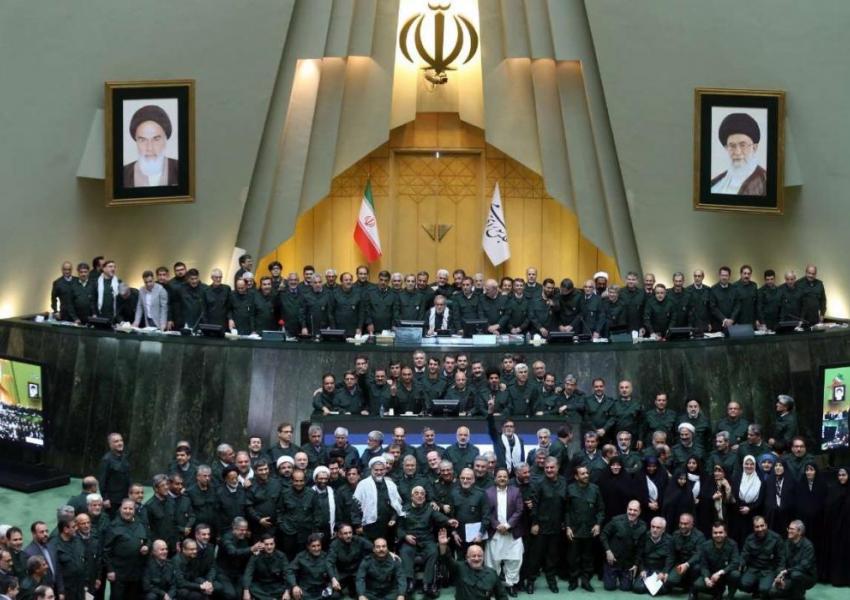 البرلمان الإيراني: مستعدون للحرب والعدو في أضعف حالاته