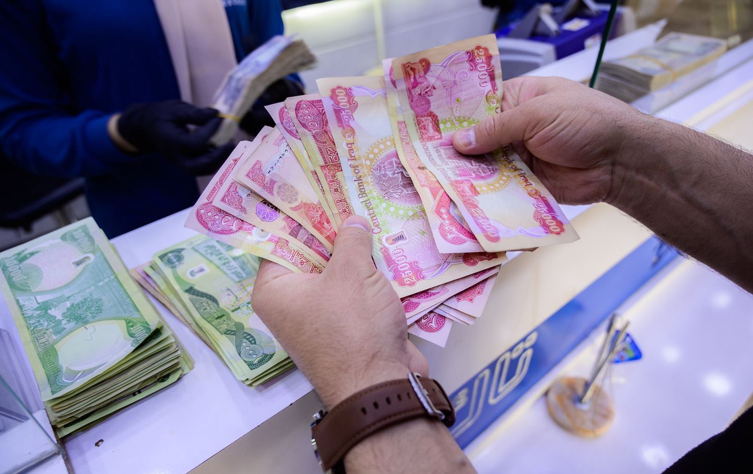 رسالة تطمين من البرلمان: الرواتب مؤمنة ولا تأخير في صرفها