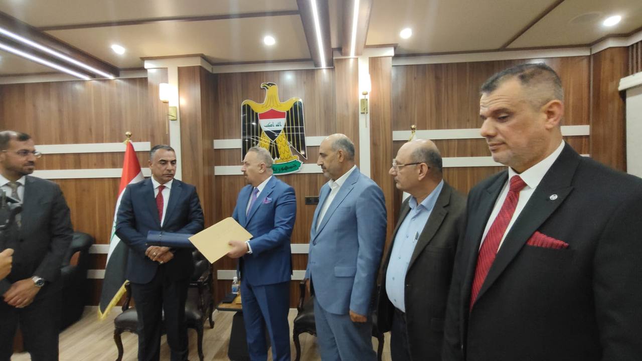 النقل تسلّم "أربع محافظات" خرائط حدود الملكية لطريق التنمية