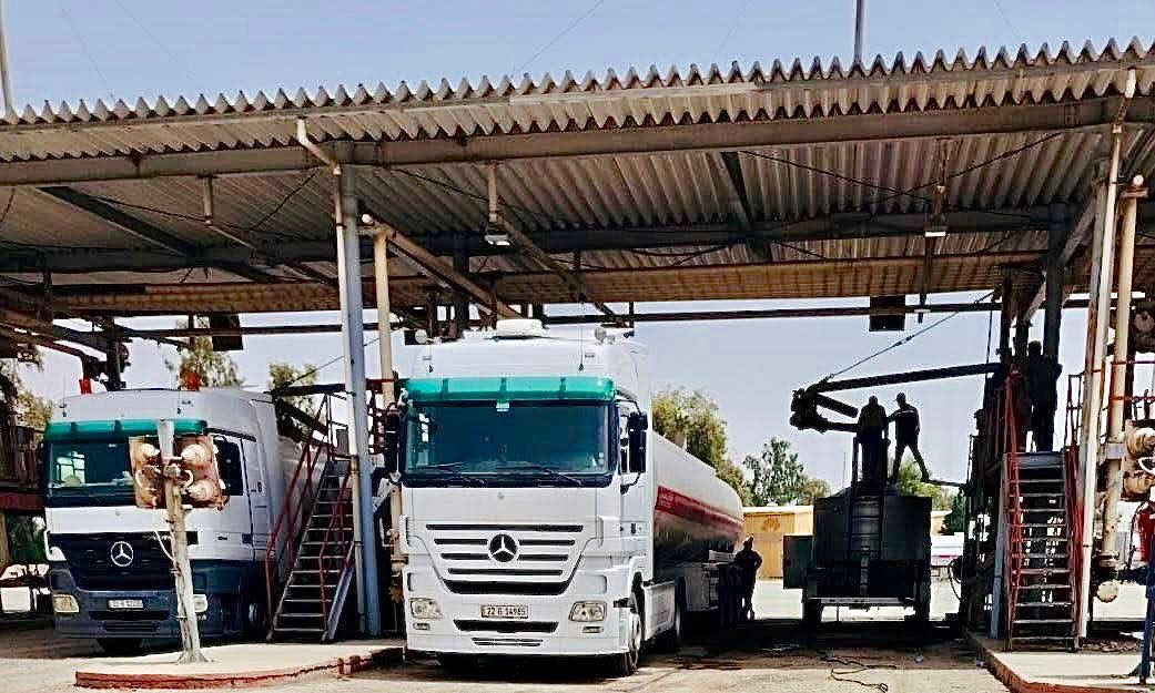 بعد 20 عامًا من التوقف.. إعادة تشغيل أذرع تحميل زيت الغاز في مستودع نينوى