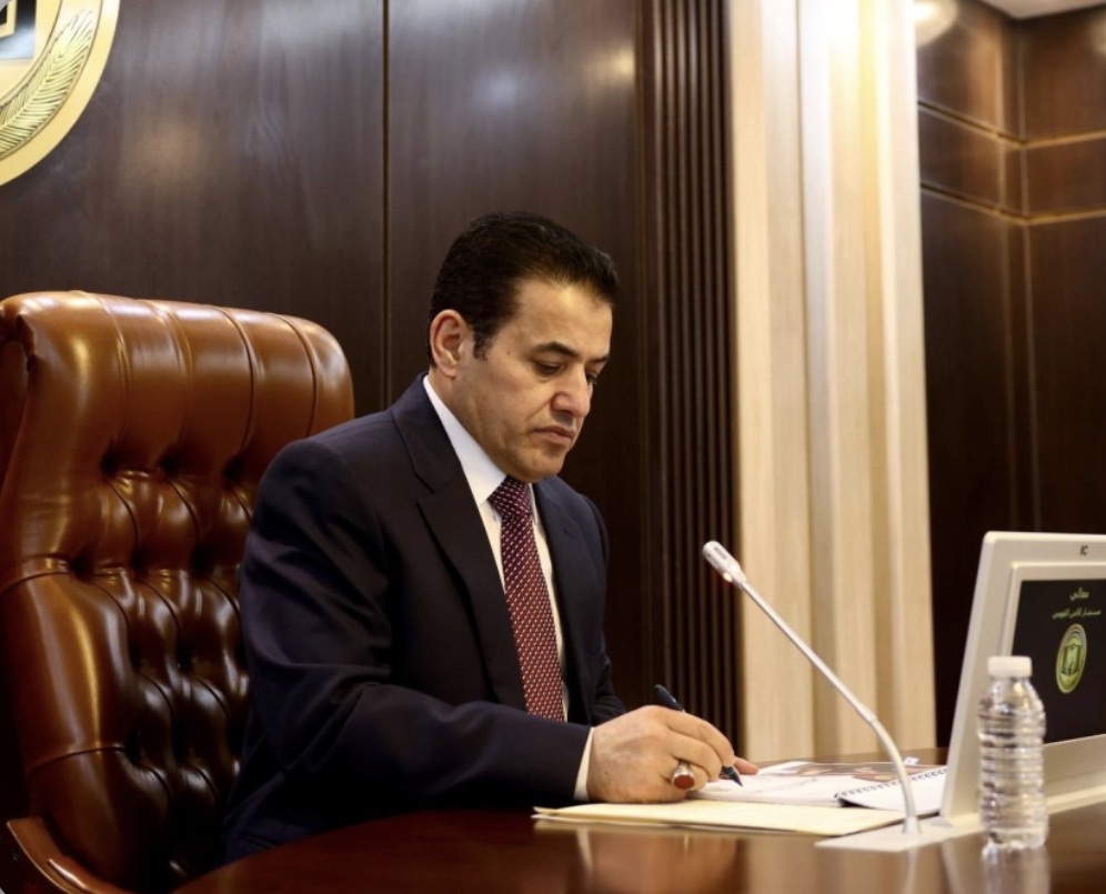 مستشار حكومي: حصر السلاح بيد الدولة لحماية حقوق المقاتلين لا لإقصاء تضحياتهم