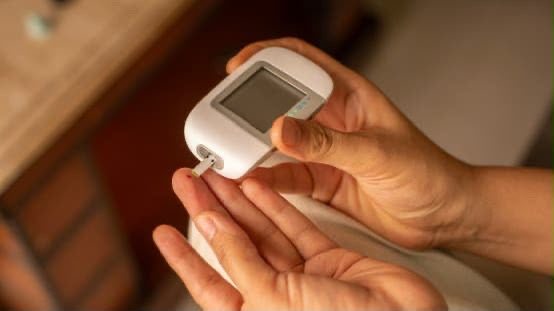 هل التاريخ العائلي للسكري أنك ستصاب به حتماً؟ إليك ما تقوله الأدلة