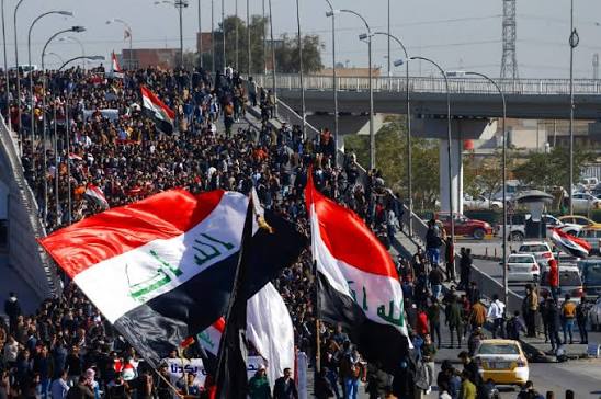 متظاهرون في بغداد يحيون الذكرى السابعة لاحتجاجات تشرين